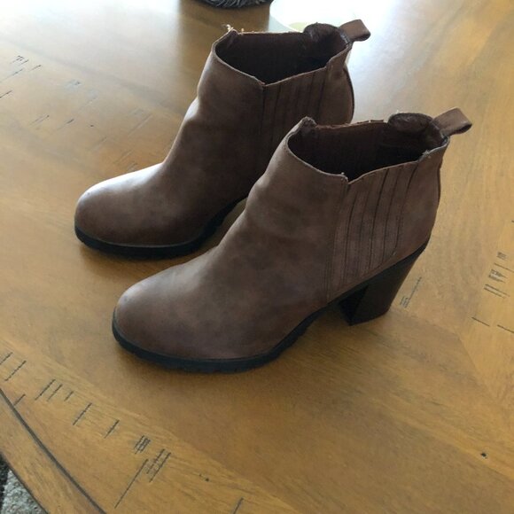 SAM & LIBBY BROWN BOOTS - Picture 2 of 5